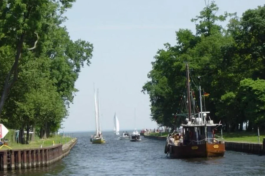 Urlaub in der Lagunenstadt Ueckermünde - familienfreundliche Ferienanlage und Marina - www.ueckermuende.app